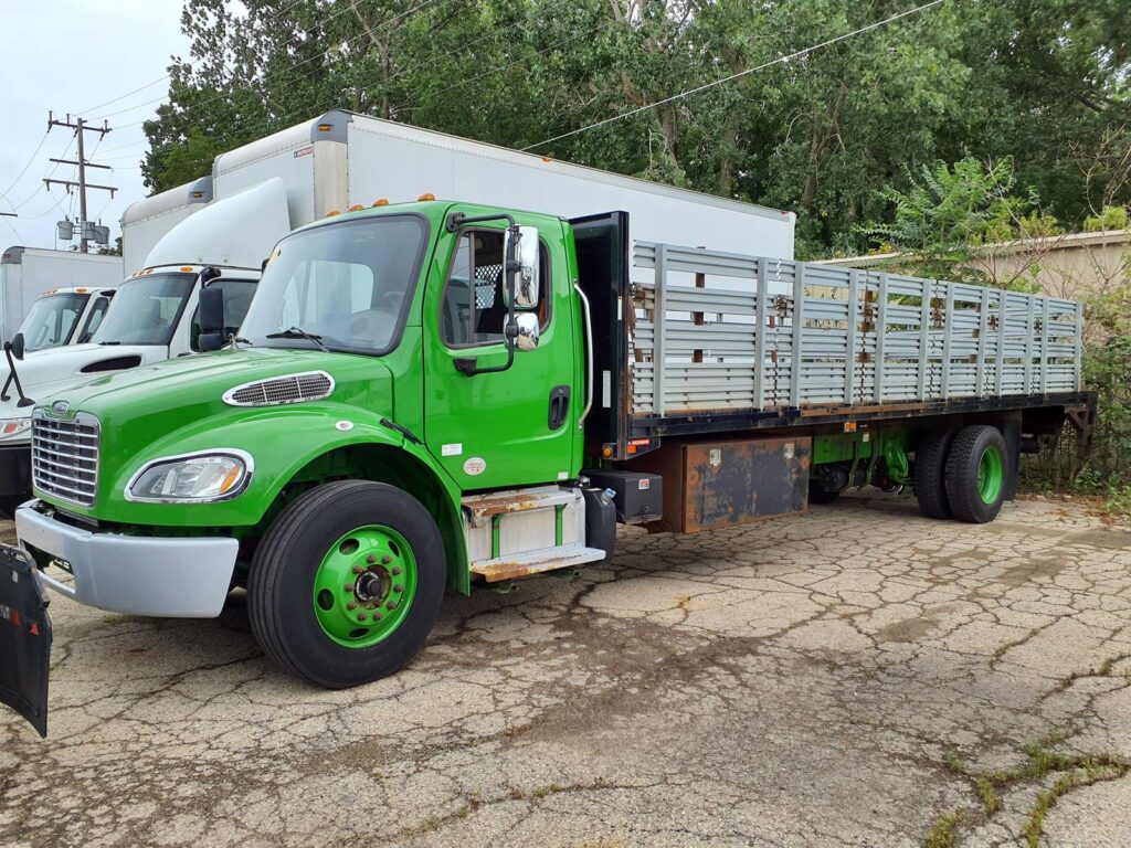 2014 Freightliner M2 106 26 ft Flatbed Truck – 280HP, 6 Speed Manual, Liftgate