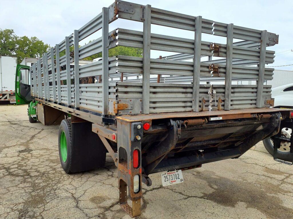 2014 Freightliner M2 106 26 ft Flatbed Truck – 280HP, 6 Speed Manual, Liftgate