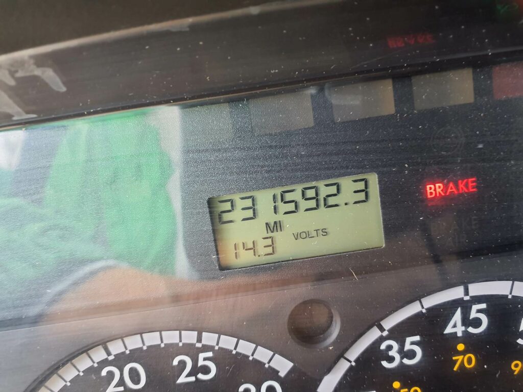 2014 Freightliner M2 106 26 ft Flatbed Truck – 280HP, 6 Speed Manual, Liftgate