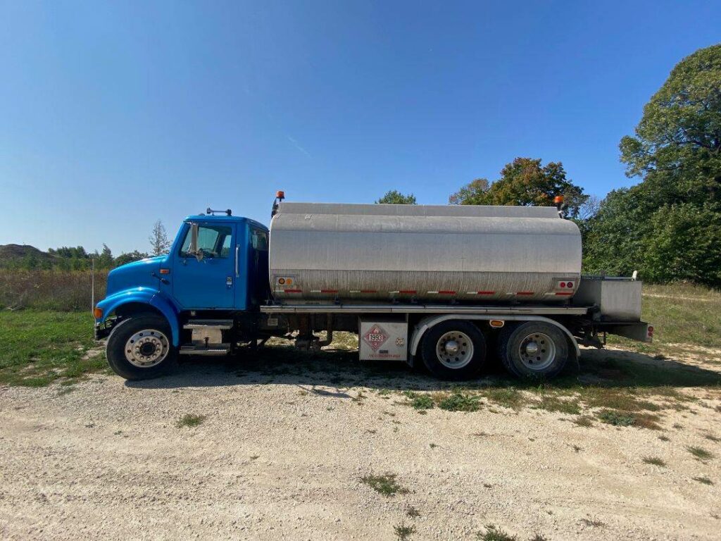 1998 International 8100 Fuel & Lube Truck