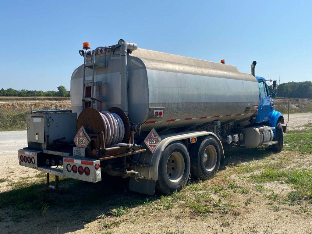 1998 International 8100 Fuel & Lube Truck