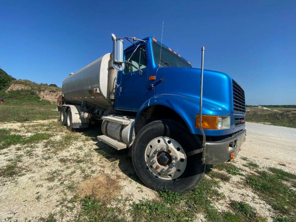 1998 International 8100 Fuel & Lube Truck