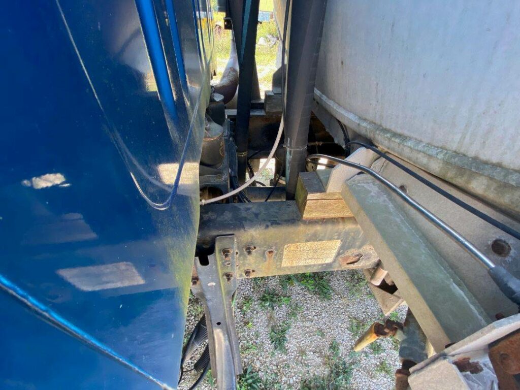 1998 International 8100 Fuel & Lube Truck