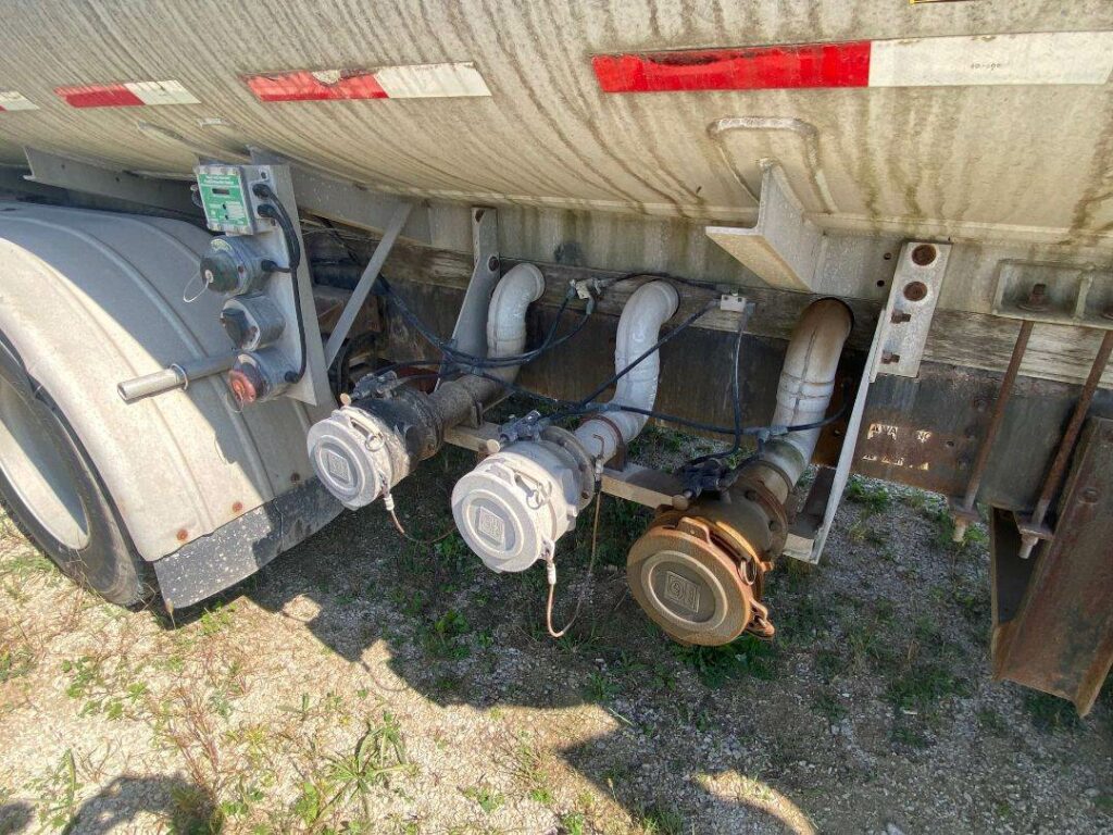 1998 International 8100 Fuel & Lube Truck