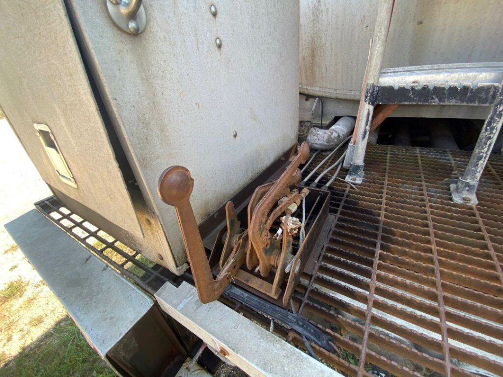 1998 International 8100 Fuel & Lube Truck