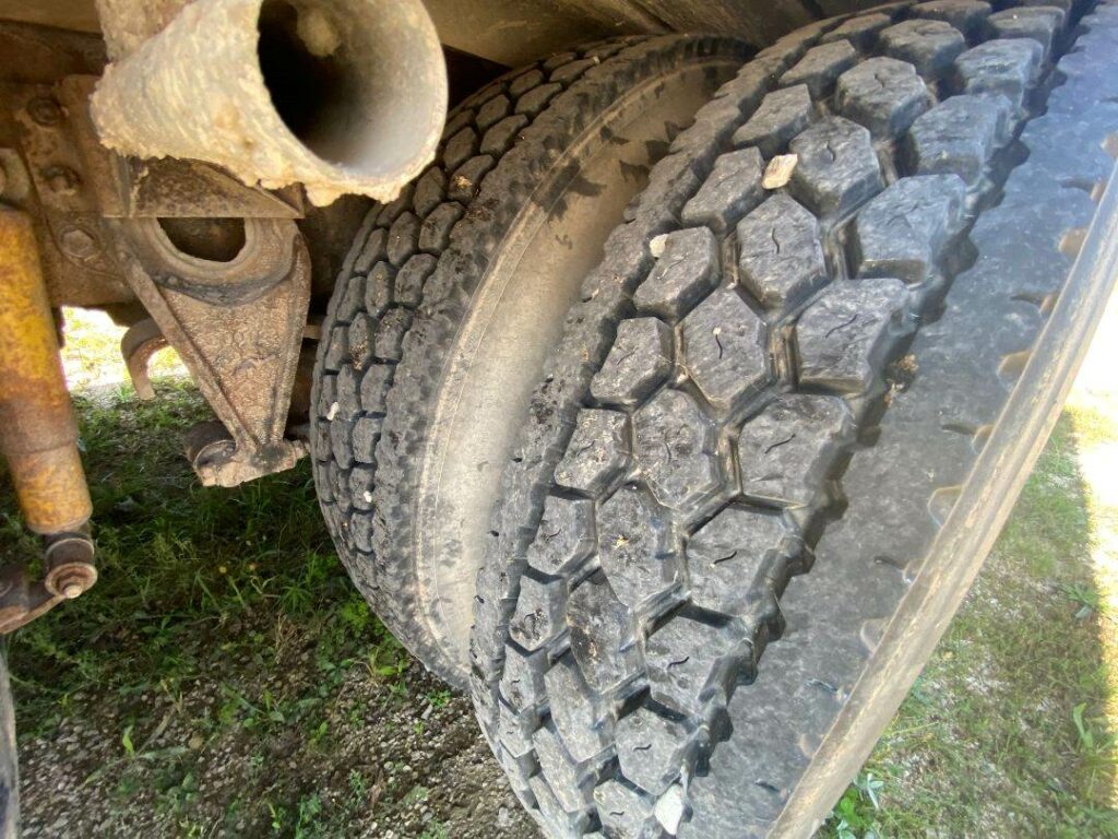 1998 International 8100 Fuel & Lube Truck