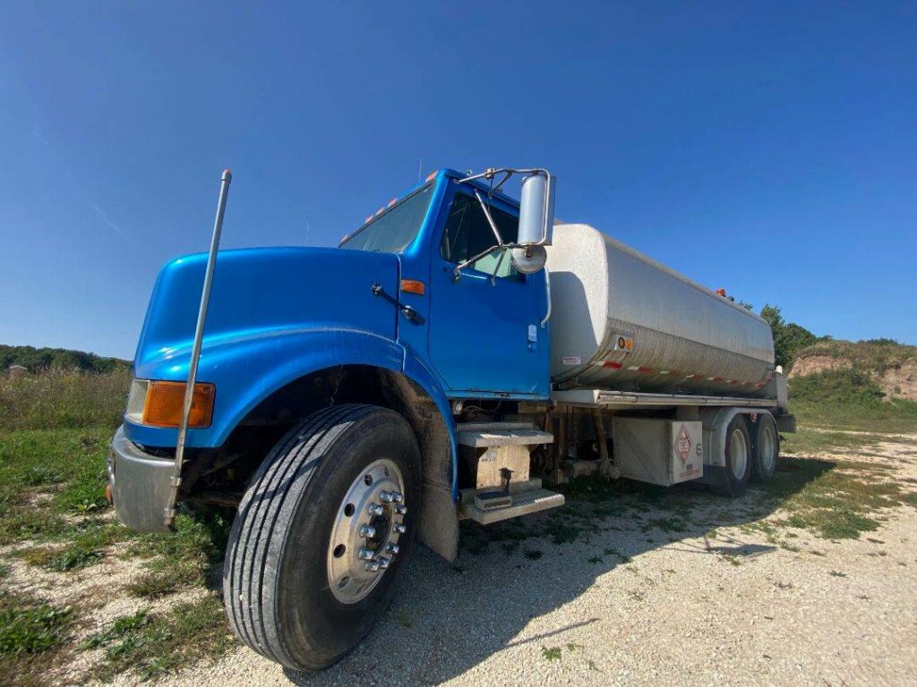 1998 International 8100 Fuel & Lube Truck