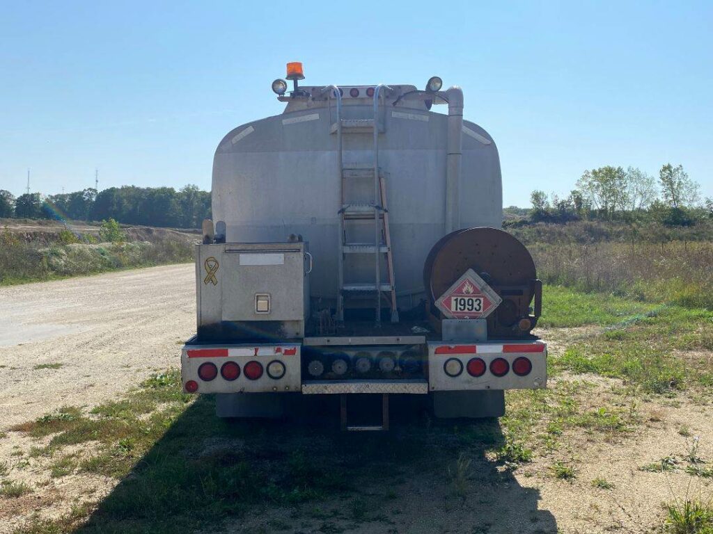 1998 International 8100 Fuel & Lube Truck