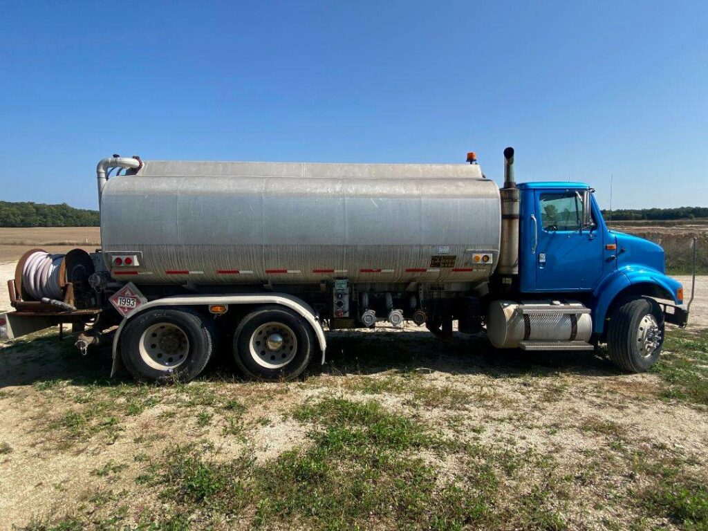 1998 International 8100 Fuel & Lube Truck