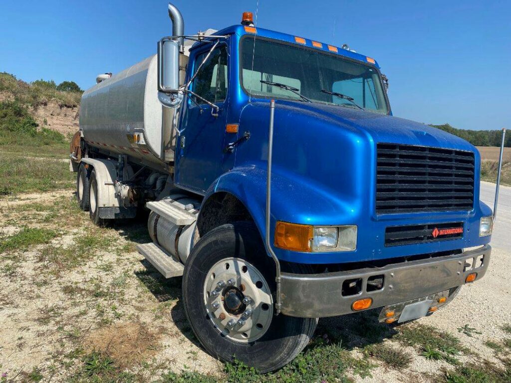 1998 International 8100 Fuel & Lube Truck