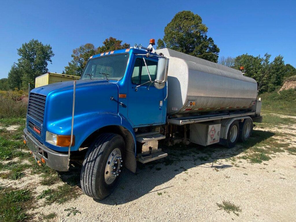 1998 International 8100 Fuel & Lube Truck