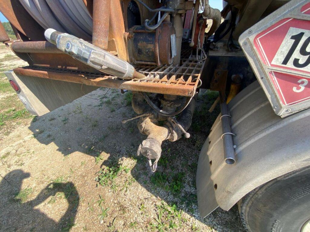 1998 International 8100 Fuel & Lube Truck