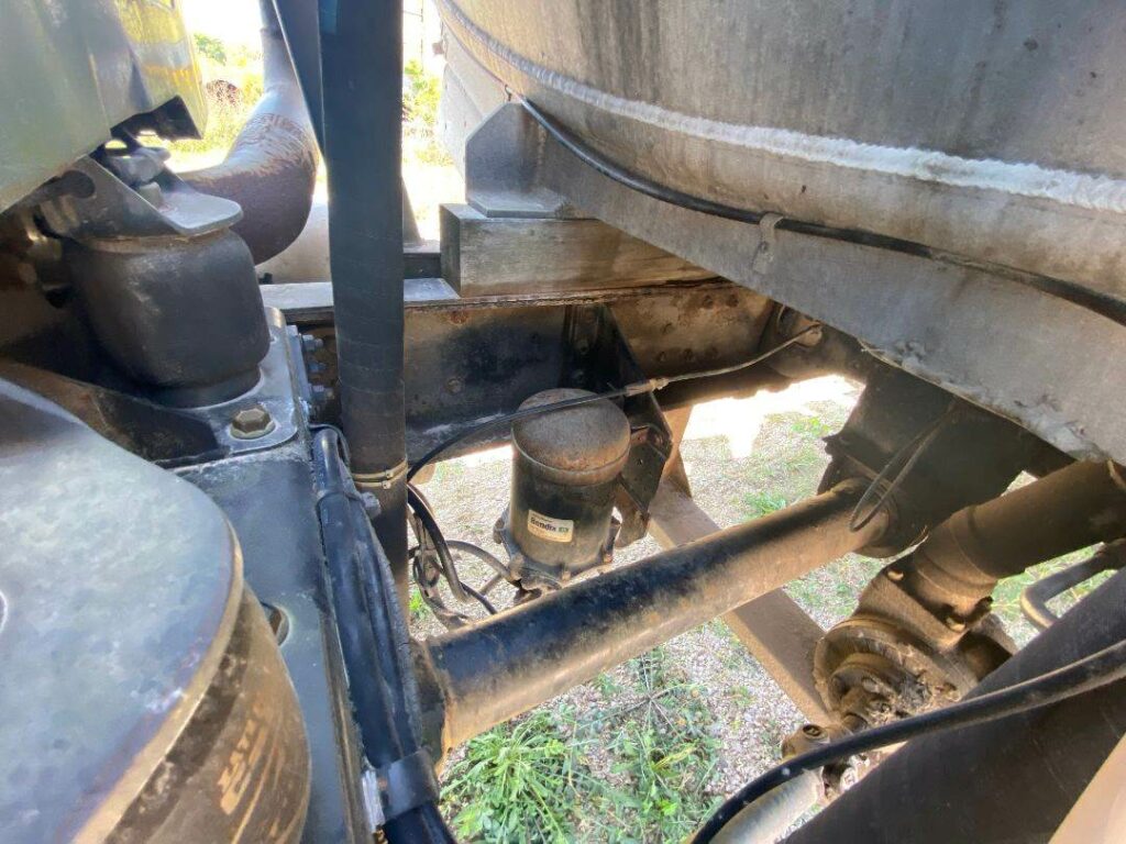 1998 International 8100 Fuel & Lube Truck