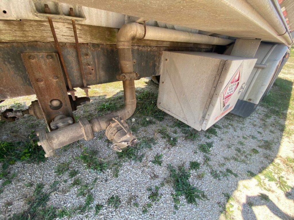 1998 International 8100 Fuel & Lube Truck