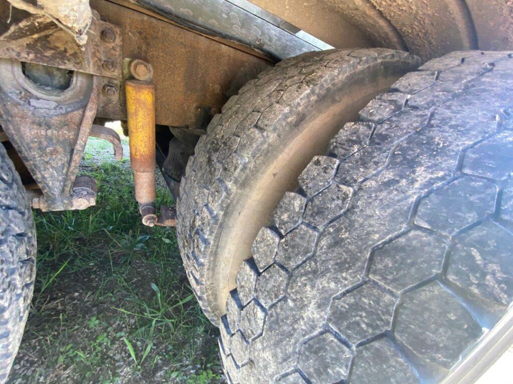 1998 International 8100 Fuel & Lube Truck