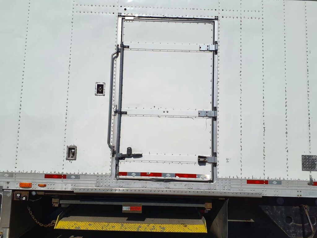 2014 UTILITY 48 ft Reefer Trailer – Swing Door, Liftgate, Thermo King