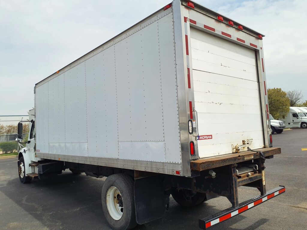 2015 Freightliner M2 106 22 ft Refrigerated Truck – 280HP, 9, Carrier