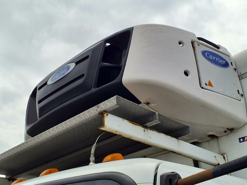 2015 Freightliner M2 106 22 ft Refrigerated Truck – 280HP, 9, Carrier