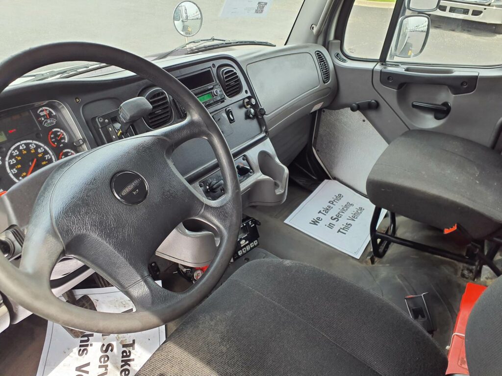 2015 Freightliner M2 106 22 ft Refrigerated Truck – 280HP, 9, Carrier