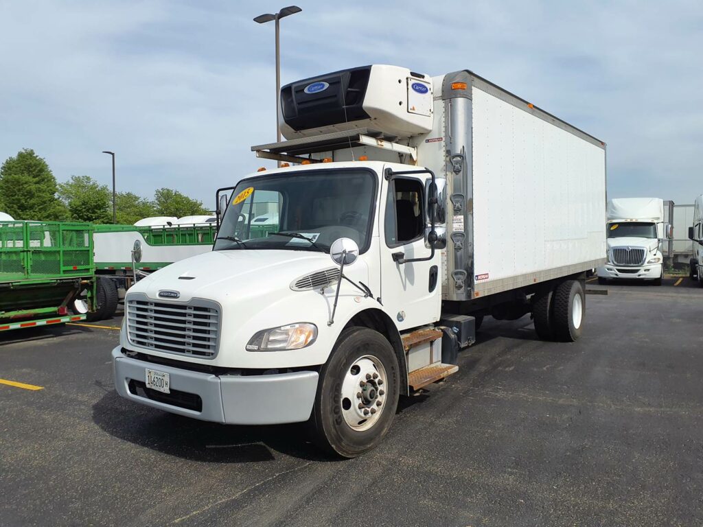 2015 Freightliner M2 106 22 ft Refrigerated Truck – 200HP, 6, Carrier