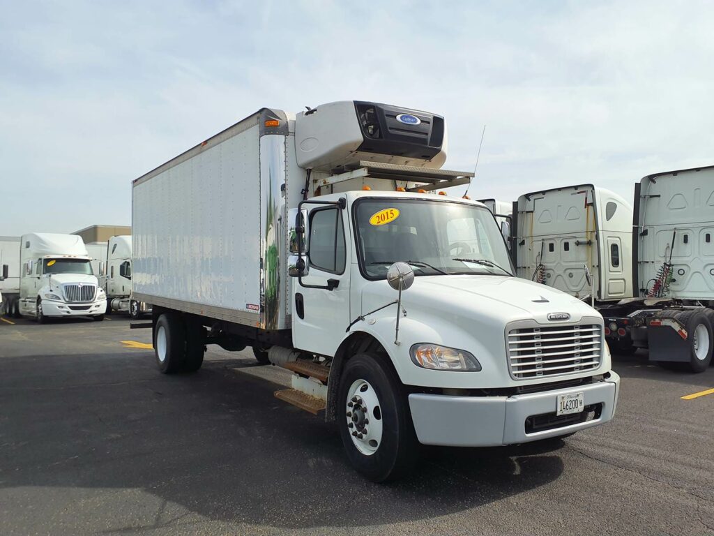 2015 Freightliner M2 106 22 ft Refrigerated Truck – 200HP, 6, Carrier