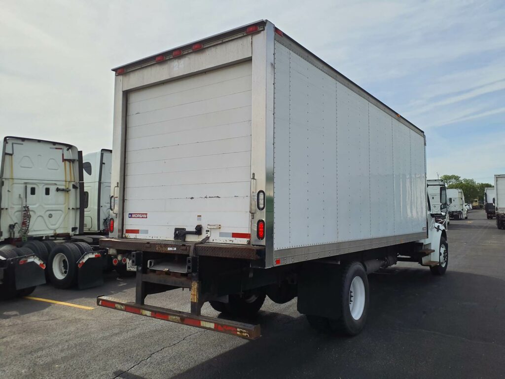 2015 Freightliner M2 106 22 ft Refrigerated Truck – 200HP, 6, Carrier