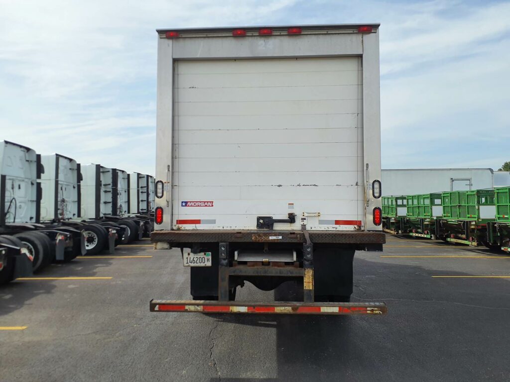 2015 Freightliner M2 106 22 ft Refrigerated Truck – 200HP, 6, Carrier