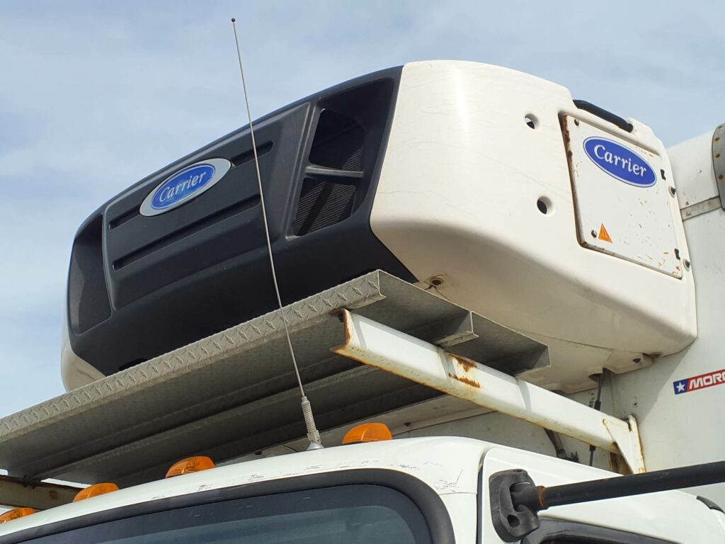 2015 Freightliner M2 106 22 ft Refrigerated Truck – 200HP, 6, Carrier