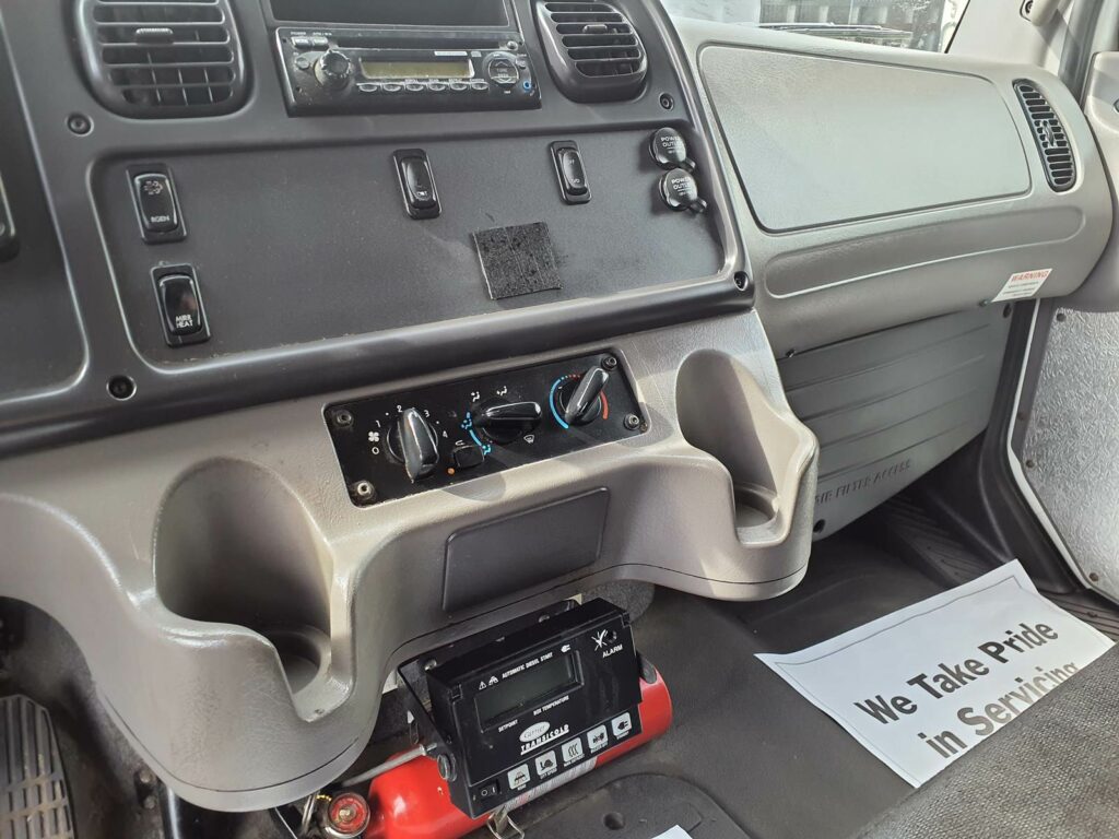 2015 Freightliner M2 106 22 ft Refrigerated Truck – 200HP, 6, Carrier