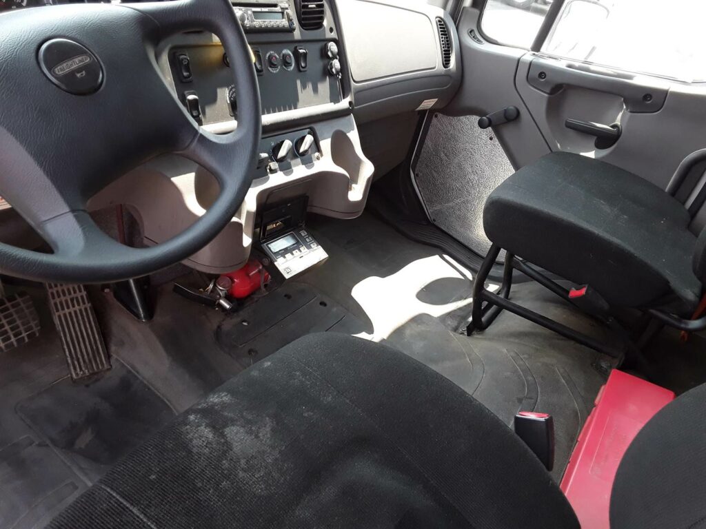 2017 Freightliner M2 106 16 ft Refrigerated Truck – 240HP, 9, Carrier, Liftgate