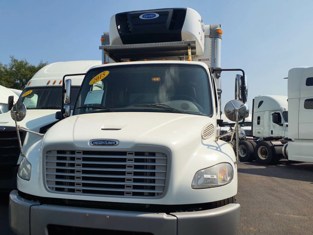 2015 Freightliner M2 106 22 ft Refrigerated Truck – 200HP, 6, Carrier