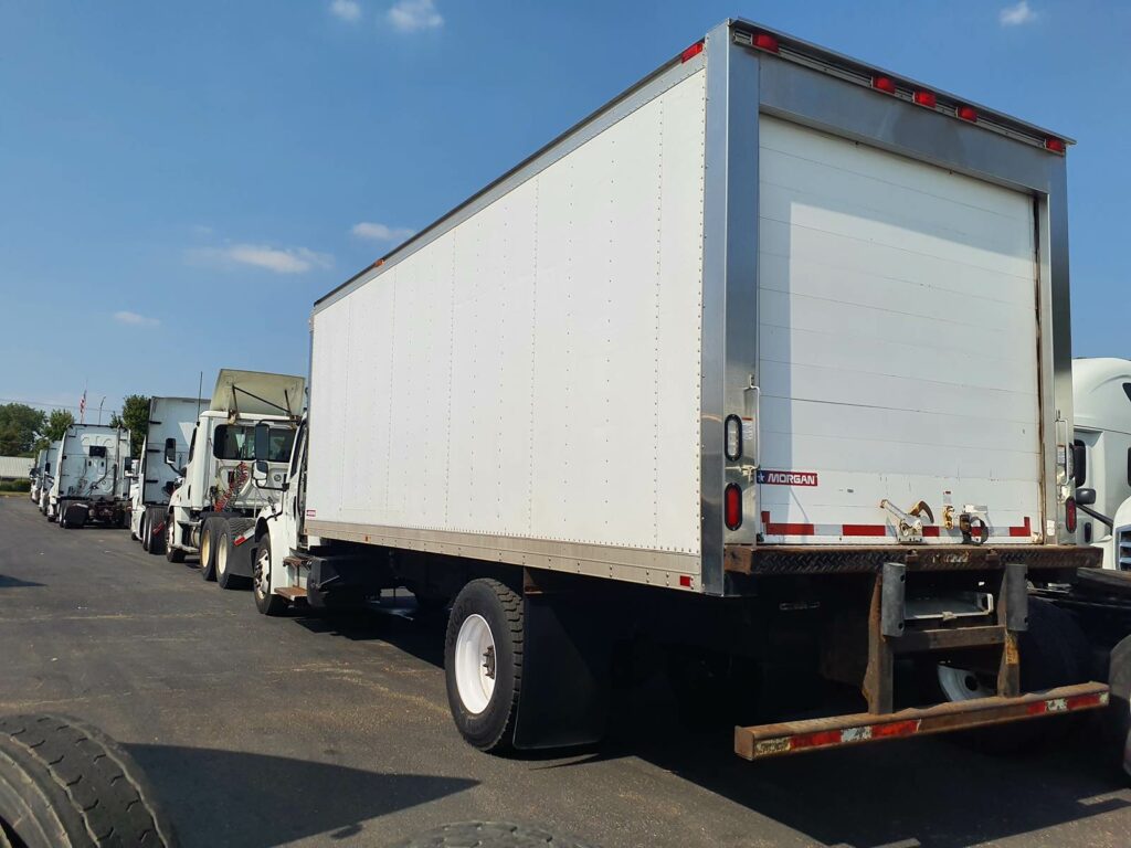 2015 Freightliner M2 106 22 ft Refrigerated Truck – 200HP, 6, Carrier