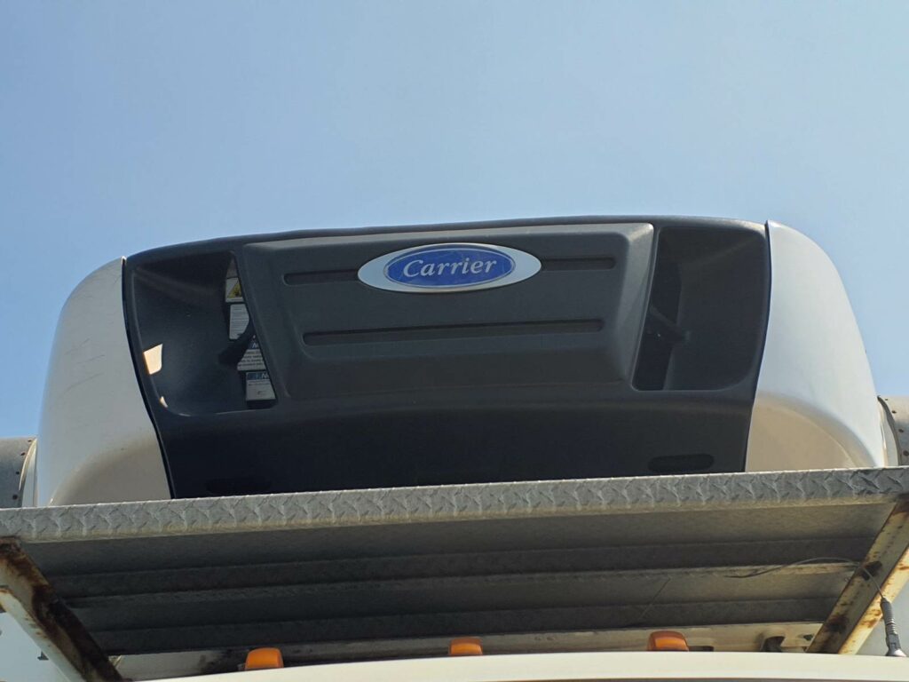 2015 Freightliner M2 106 22 ft Refrigerated Truck – 200HP, 6, Carrier