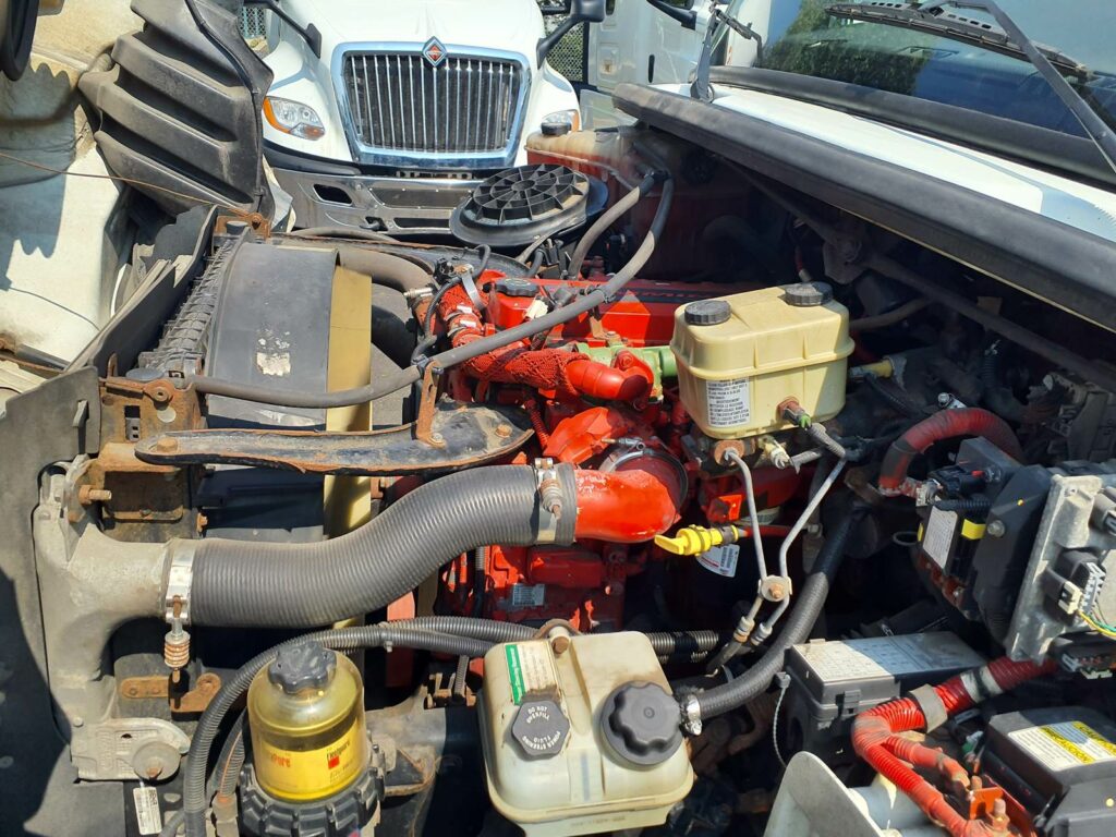 2015 Freightliner M2 106 22 ft Refrigerated Truck – 200HP, 6, Carrier