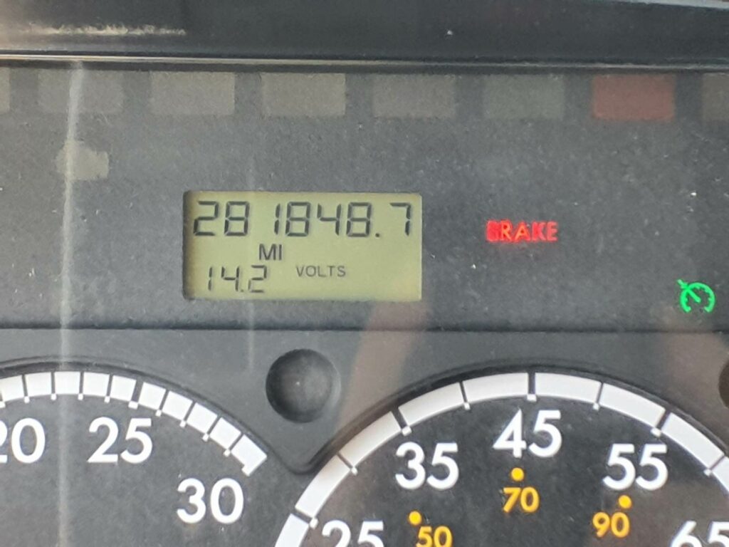 2015 Freightliner M2 106 22 ft Refrigerated Truck – 200HP, 6, Carrier