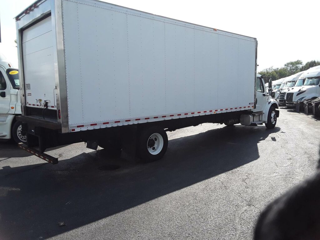 2018 Freightliner M2 106 26 ft Refrigerated Truck – 280HP, 9, Carrier