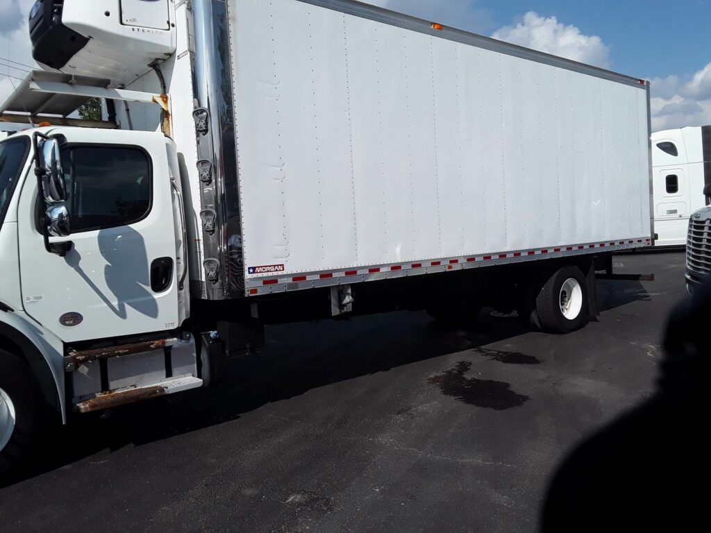 2018 Freightliner M2 106 26 ft Refrigerated Truck – 280HP, 9, Carrier