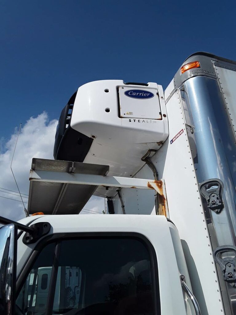 2018 Freightliner M2 106 26 ft Refrigerated Truck – 280HP, 9, Carrier