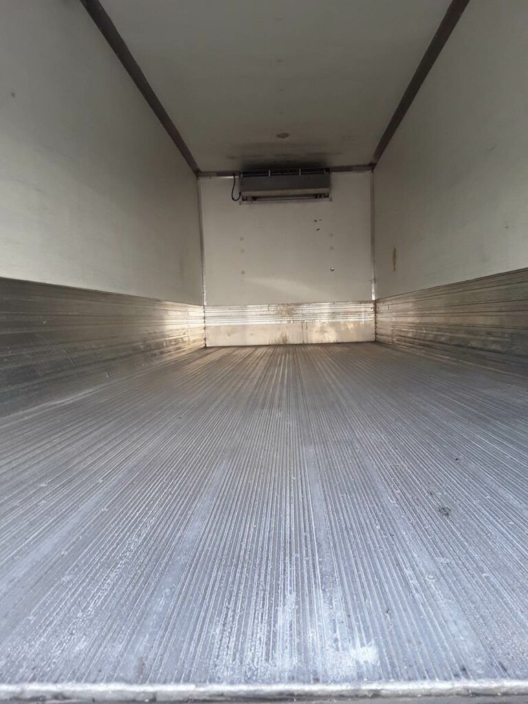 2018 Freightliner M2 106 26 ft Refrigerated Truck – 280HP, 9, Carrier