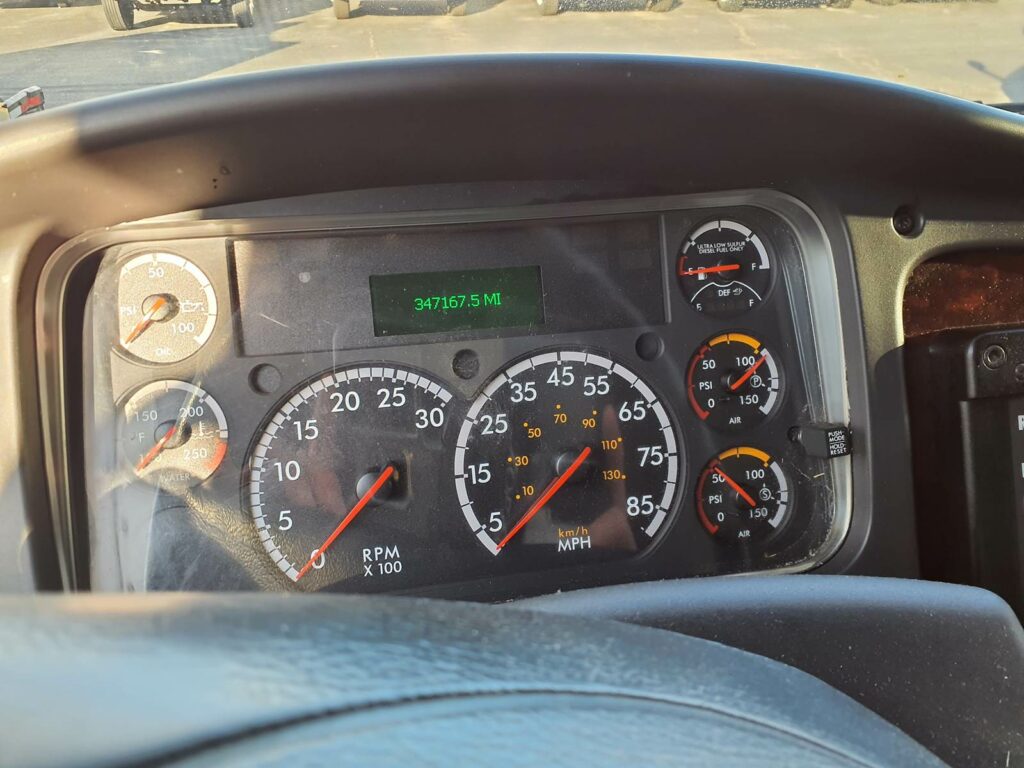 2018 Freightliner M2 106 26 ft Refrigerated Truck – 280HP, 9, Carrier