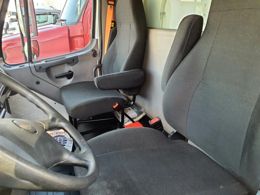 2018 Freightliner M2 106 26 ft Refrigerated Truck – 280HP, 9, Carrier