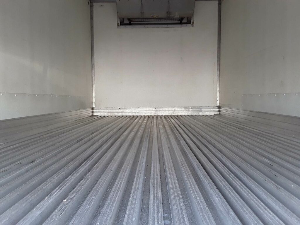 2017 Isuzu NPR 14 ft Refrigerated Truck – 215HP, 6, Carrier