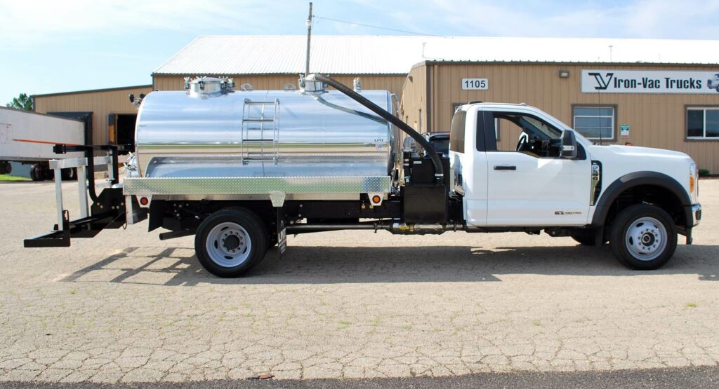 2024 Ford F-550 AWD Portable Toilet Truck 900/300
