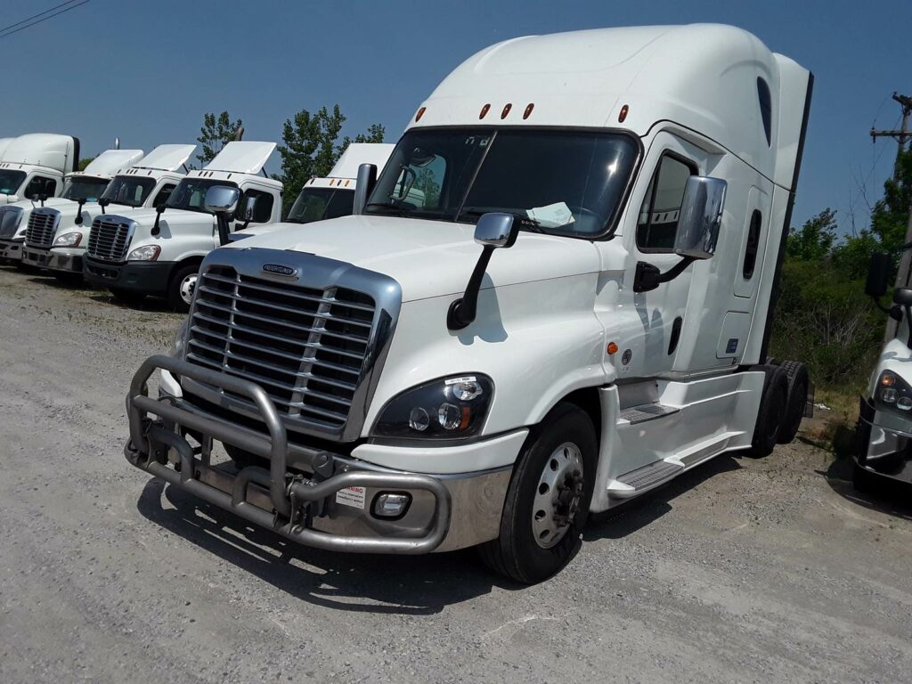 2020 Freightliner Cascadia 125 Sleeper Semi Truck – 72″ Condo Sleeper, 400HP, 10 Speed Manual