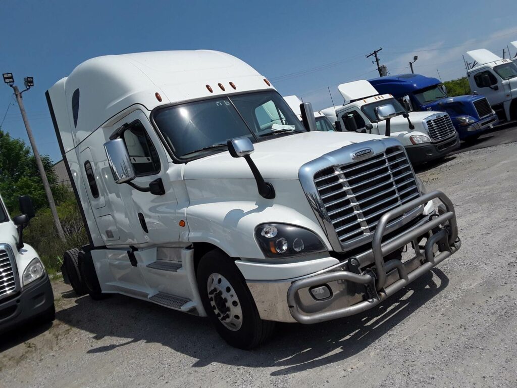 2020 Freightliner Cascadia 125 Sleeper Semi Truck – 72″ Condo Sleeper, 400HP, 10 Speed Manual