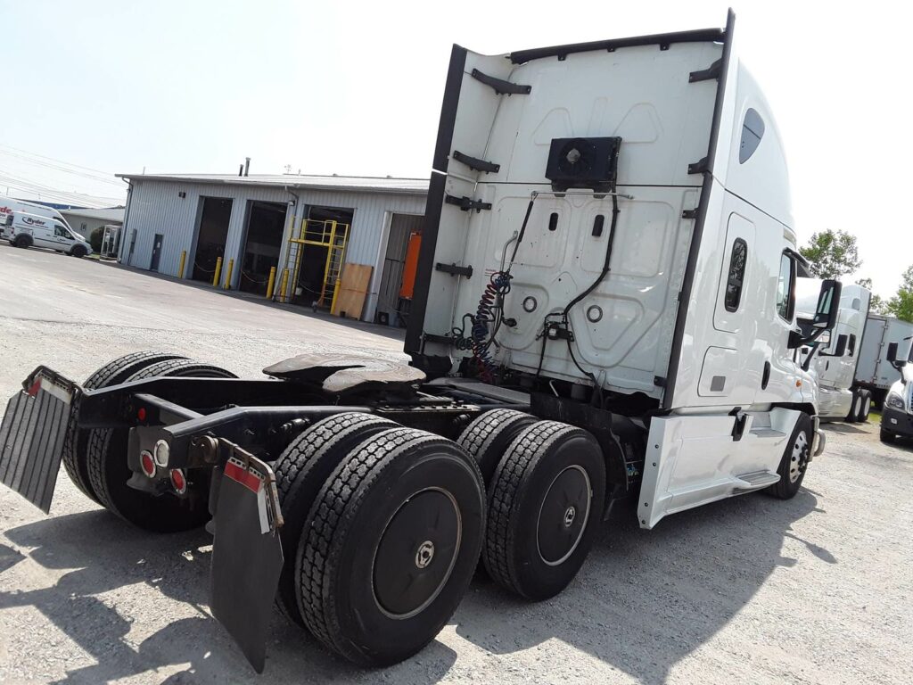 2020 Freightliner Cascadia 125 Sleeper Semi Truck – 72″ Condo Sleeper, 400HP, 10 Speed Manual