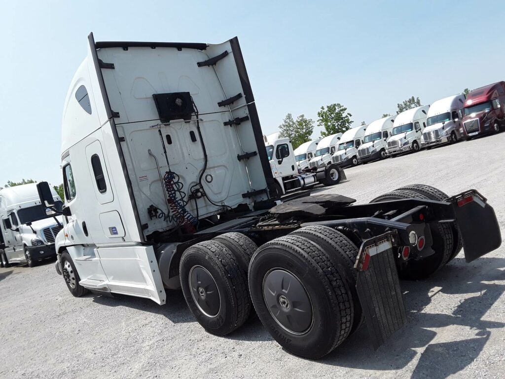 2020 Freightliner Cascadia 125 Sleeper Semi Truck – 72″ Condo Sleeper, 400HP, 10 Speed Manual