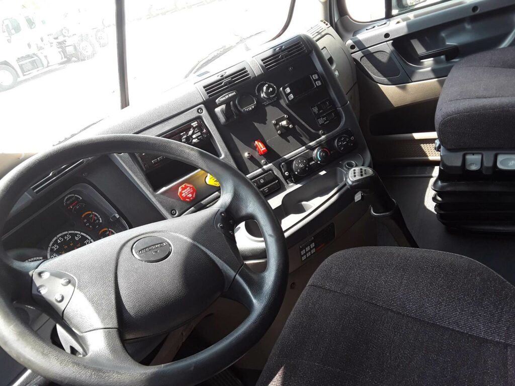 2020 Freightliner Cascadia 125 Sleeper Semi Truck – 72″ Condo Sleeper, 400HP, 10 Speed Manual