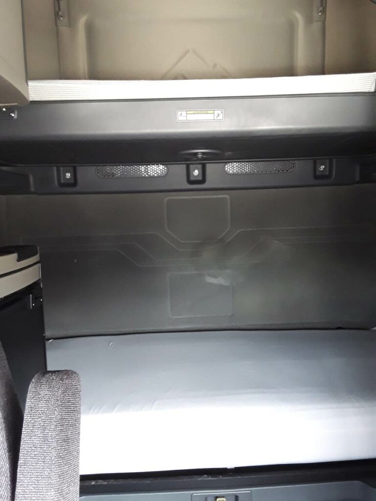 2020 Freightliner Cascadia 125 Sleeper Semi Truck – 72″ Condo Sleeper, 400HP, 10 Speed Manual