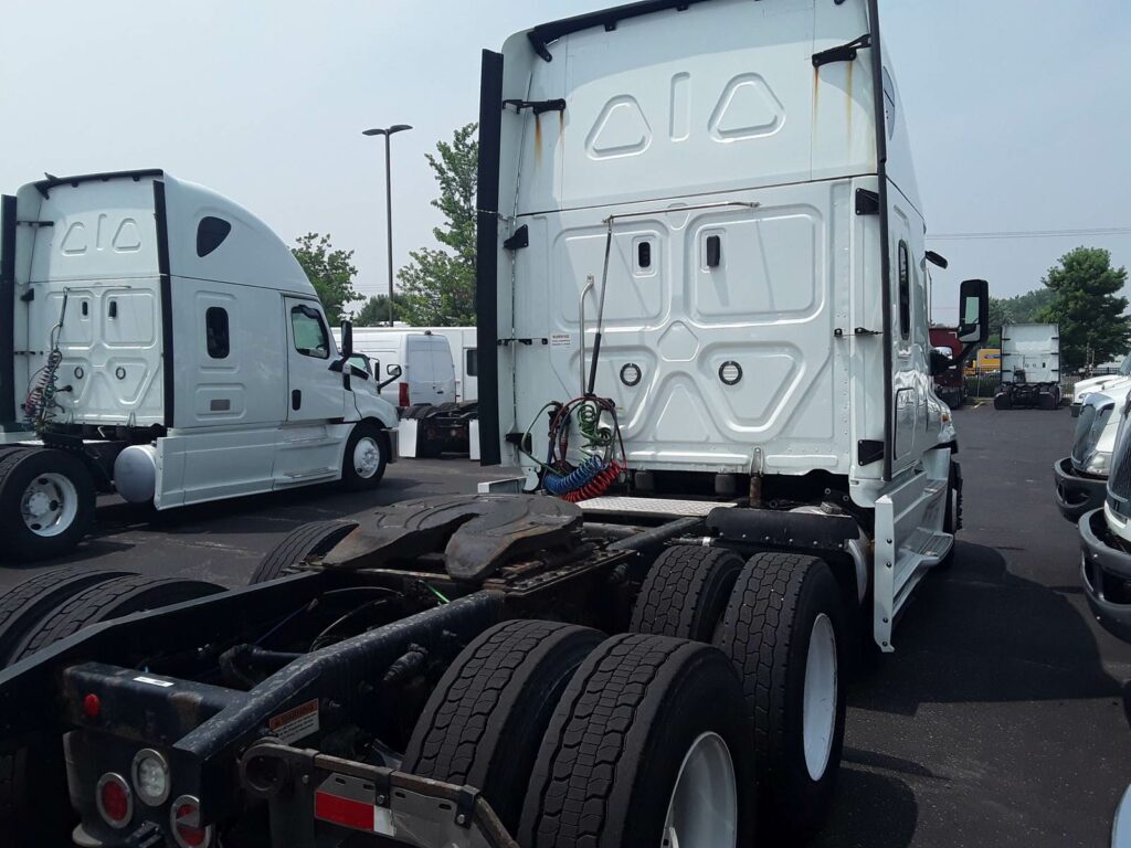 2020 Freightliner Cascadia 125 Sleeper Semi Truck – 72″ Condo Sleeper, 450HP, 10